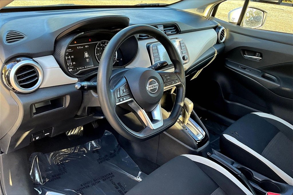 Used 2022 Nissan Versa SV image 15