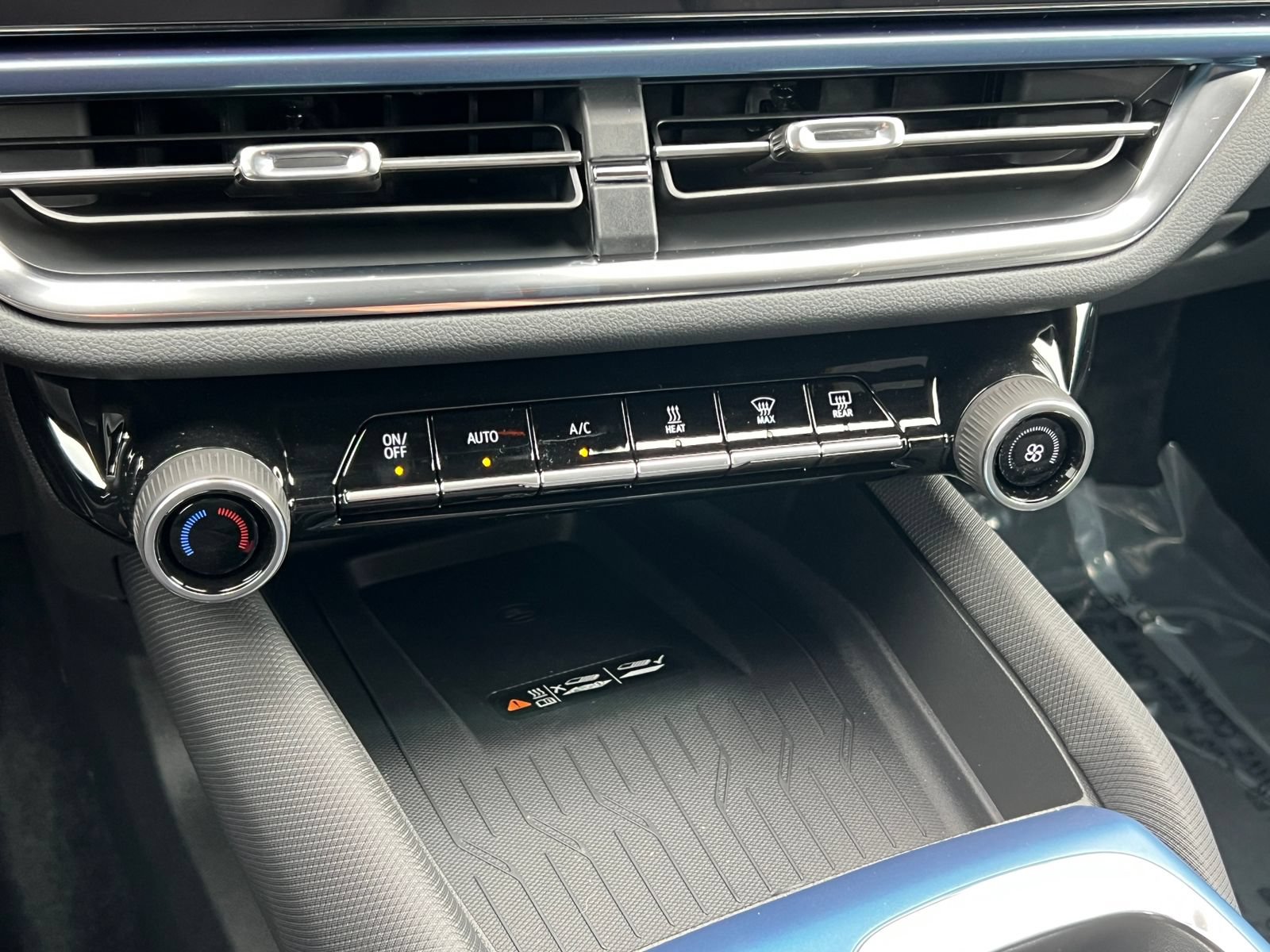 New 2026 Chevrolet Equinox EV LT FWD image 23