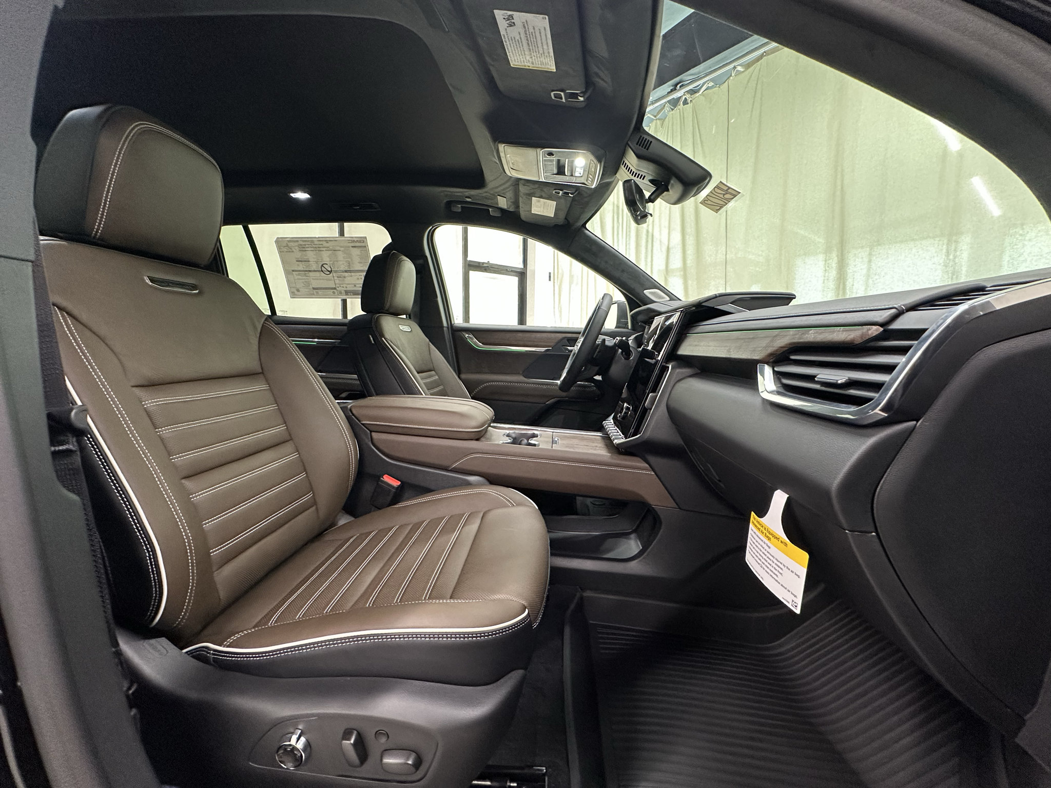 New 2027 GMC Acadia Denali Ultimate w/ LPO, Floor Liner Package AWD/4WD image 23