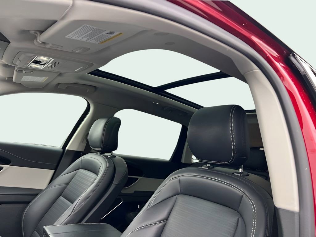 Used 2025 Lincoln Nautilus Reserve image 10