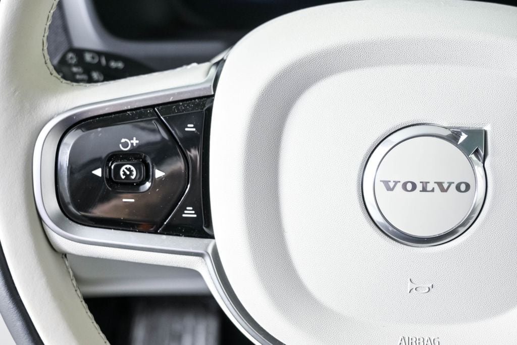 Used 2026 Volvo XC90 B6 Ultra w/ Protection Package AWD/4WD image 12