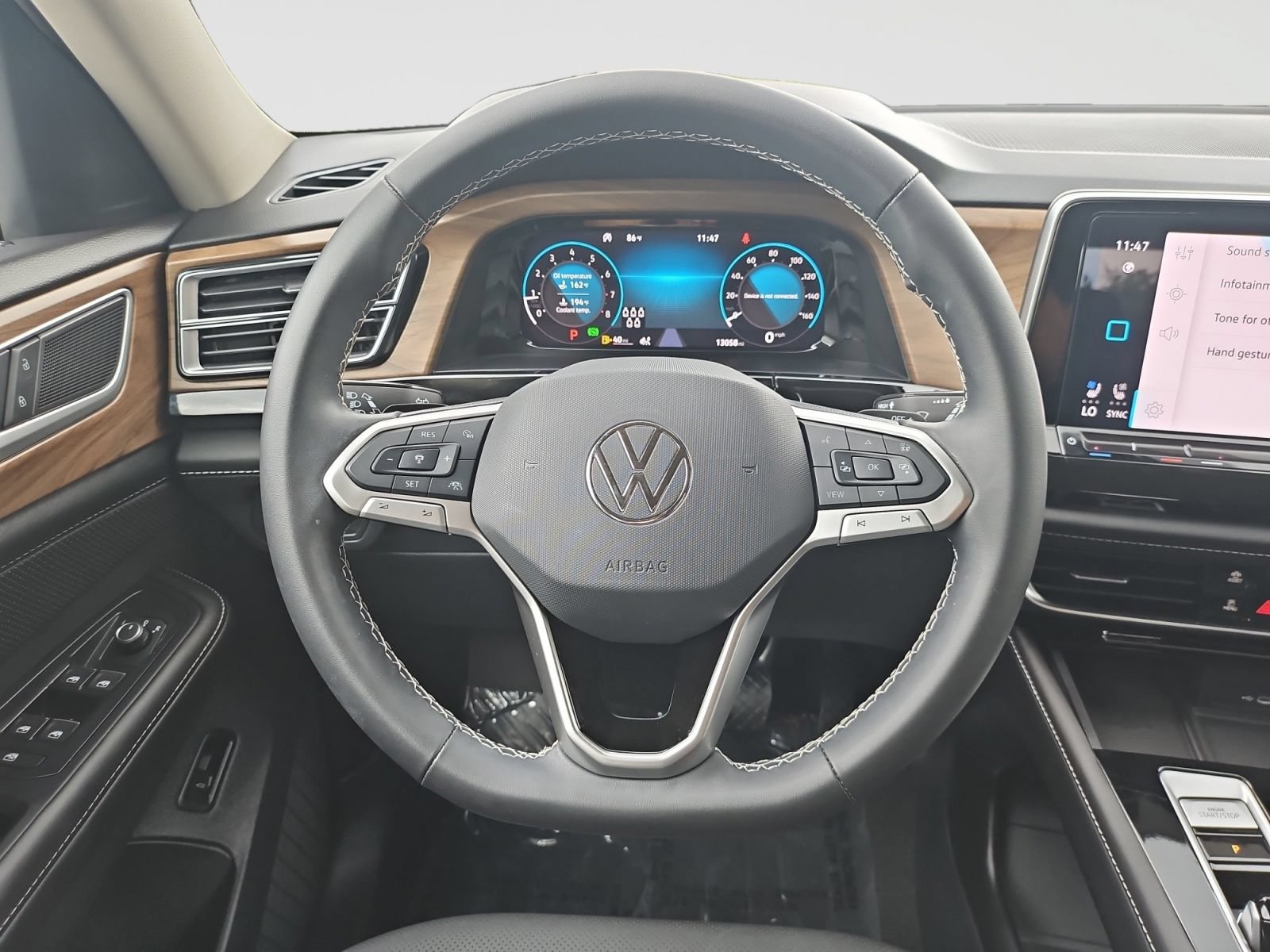 Used 2024 Volkswagen Atlas SE AWD/4WD image 42