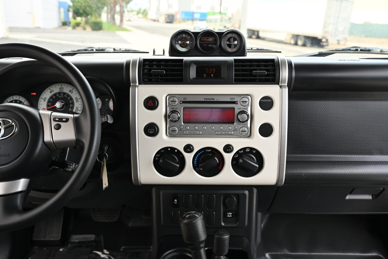 Used 2013 Toyota FJ Cruiser 4WD image 23