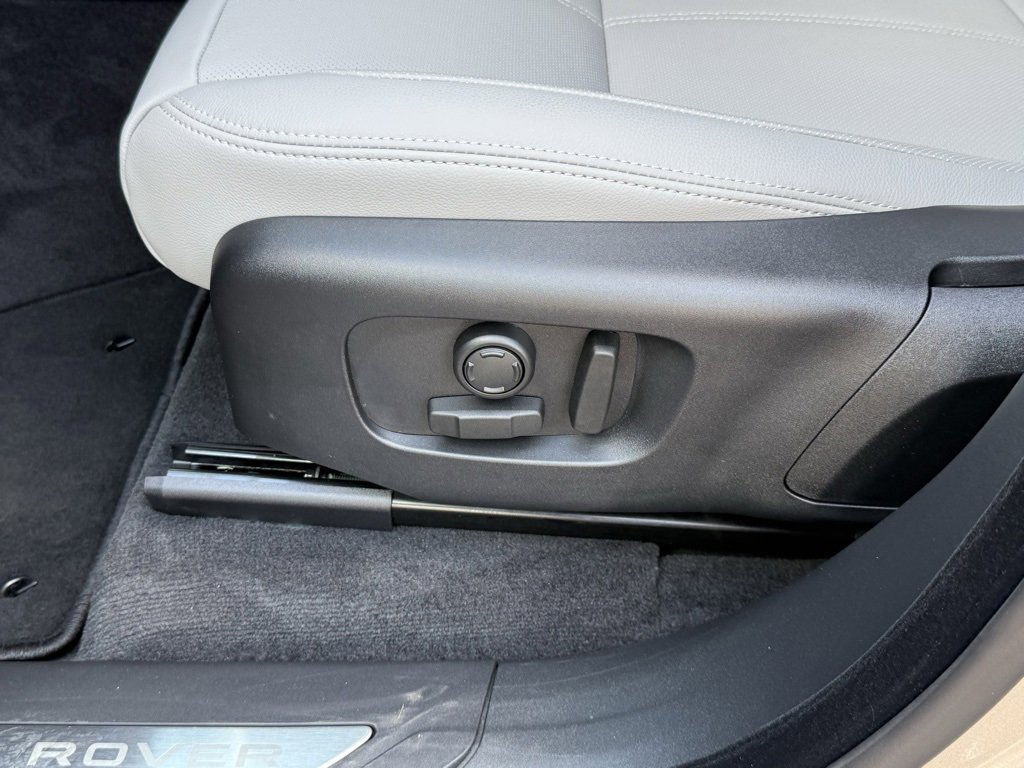 New 2026 Land Rover Range Rover Velar Dynamic SE image 13