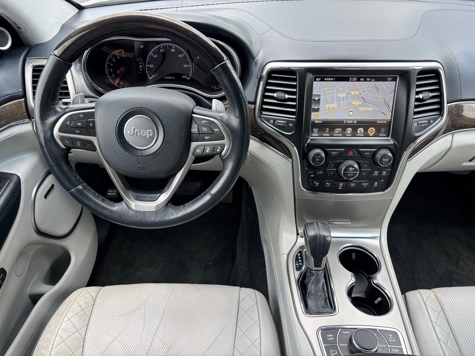 Used 2017 Jeep Grand Cherokee Summit AWD/4WD image 4