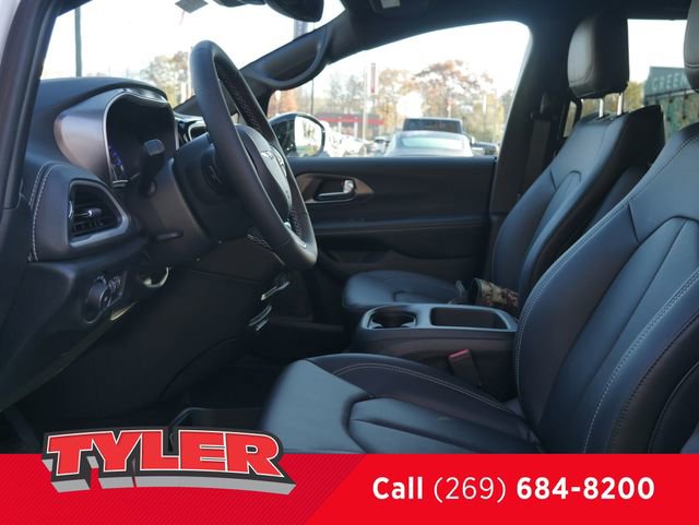 New 2026 Chrysler Pacifica Select AWD/4WD image 35