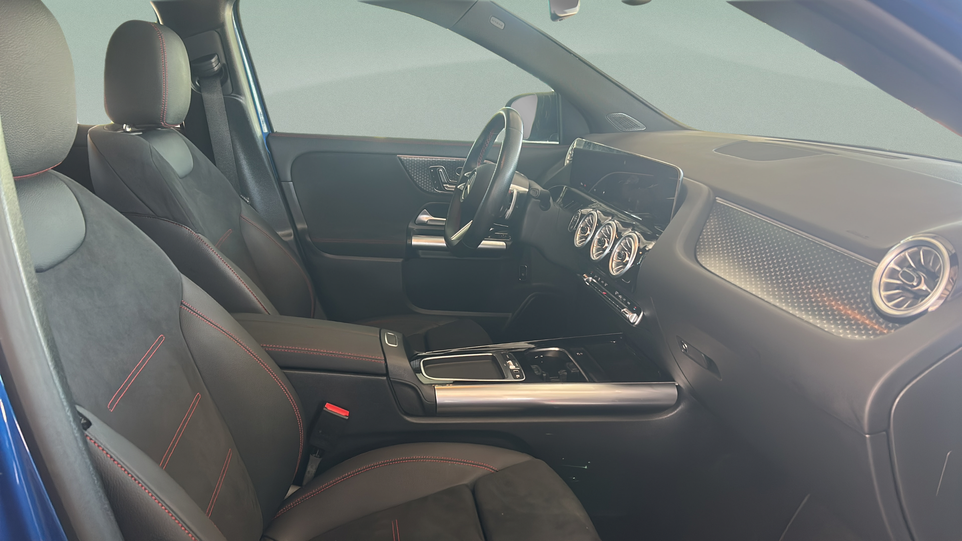 Used 2025 Mercedes-Benz GLA 250 image 42