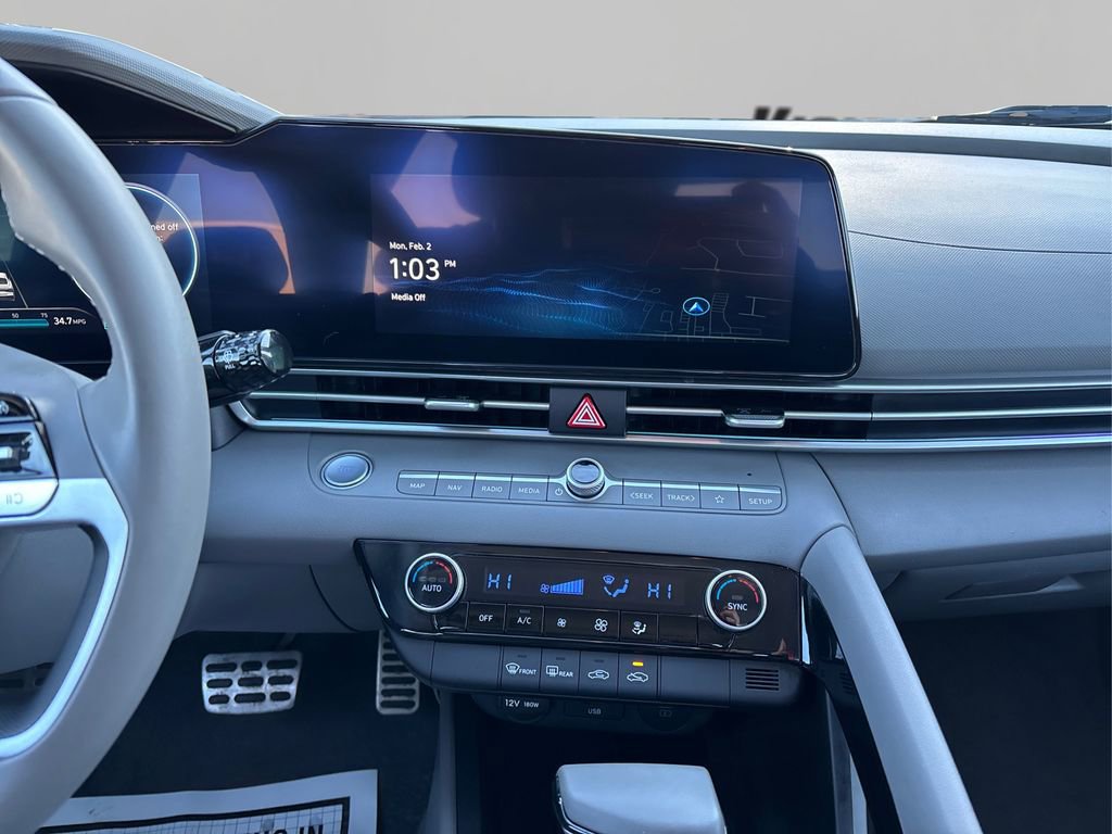 Certified 2025 Hyundai Elantra SEL image 19