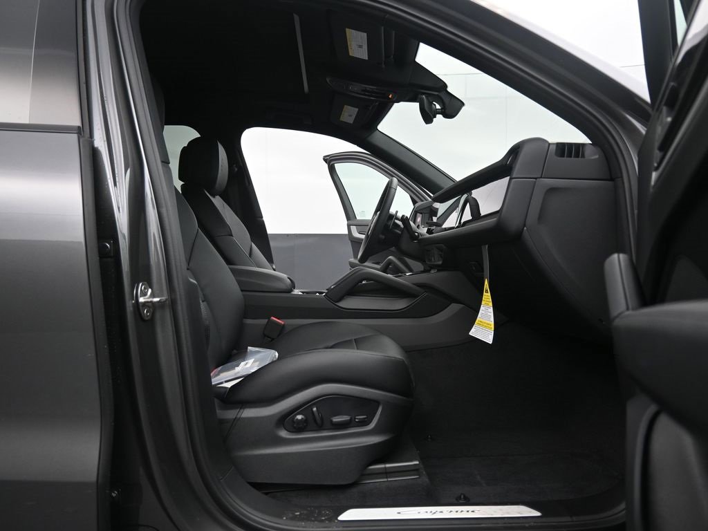 Certified 2025 Porsche Cayenne image 16