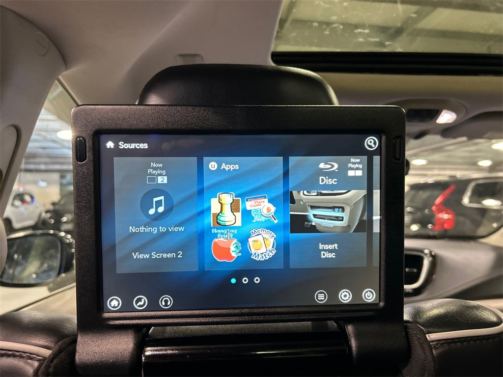 Used 2021 Chrysler Pacifica Limited w/ Uconnect Theater Family Group image 28