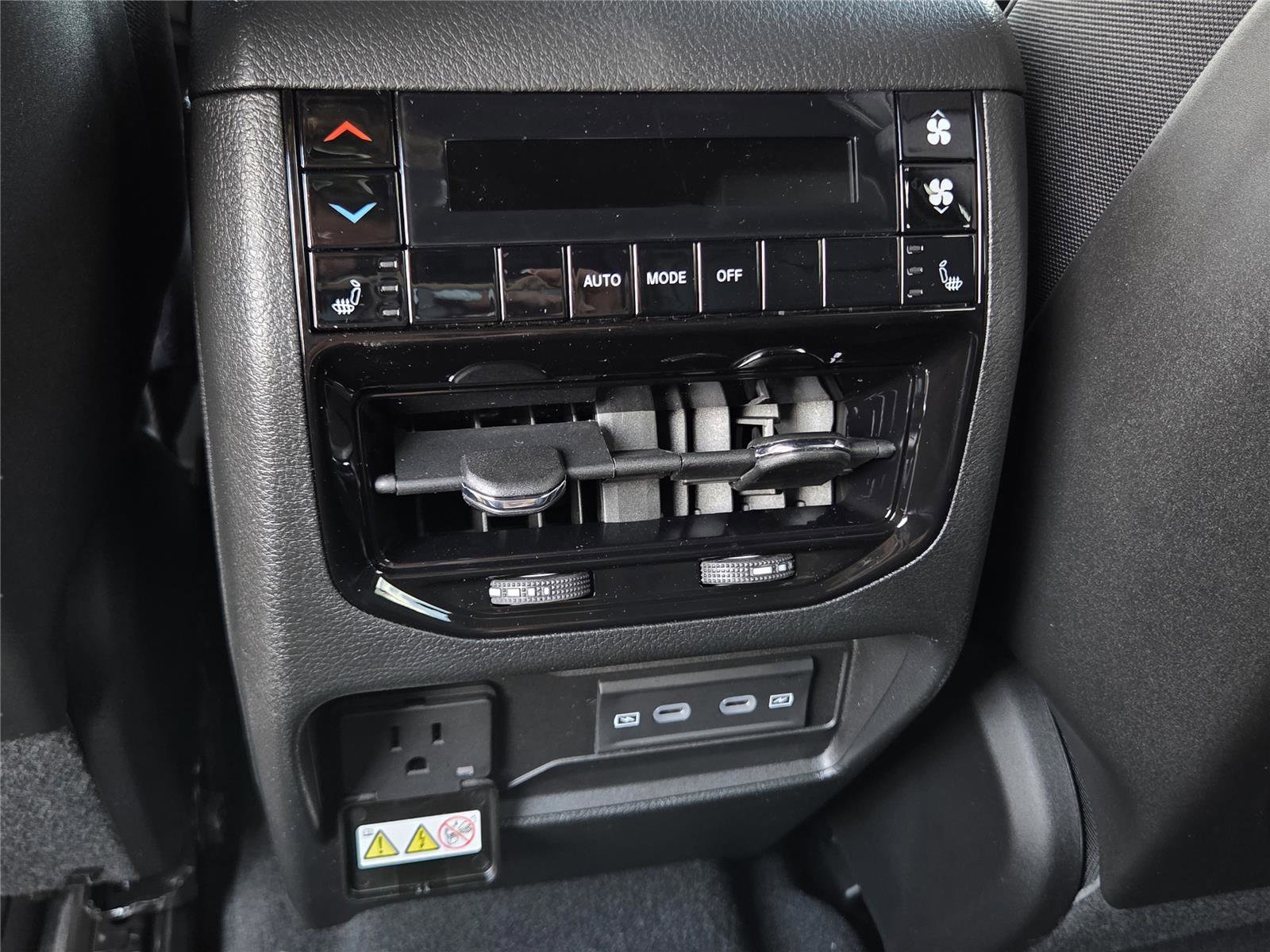 New 2026 Jeep Grand Cherokee L Limited w/ Limited Altitude Package RWD image 25