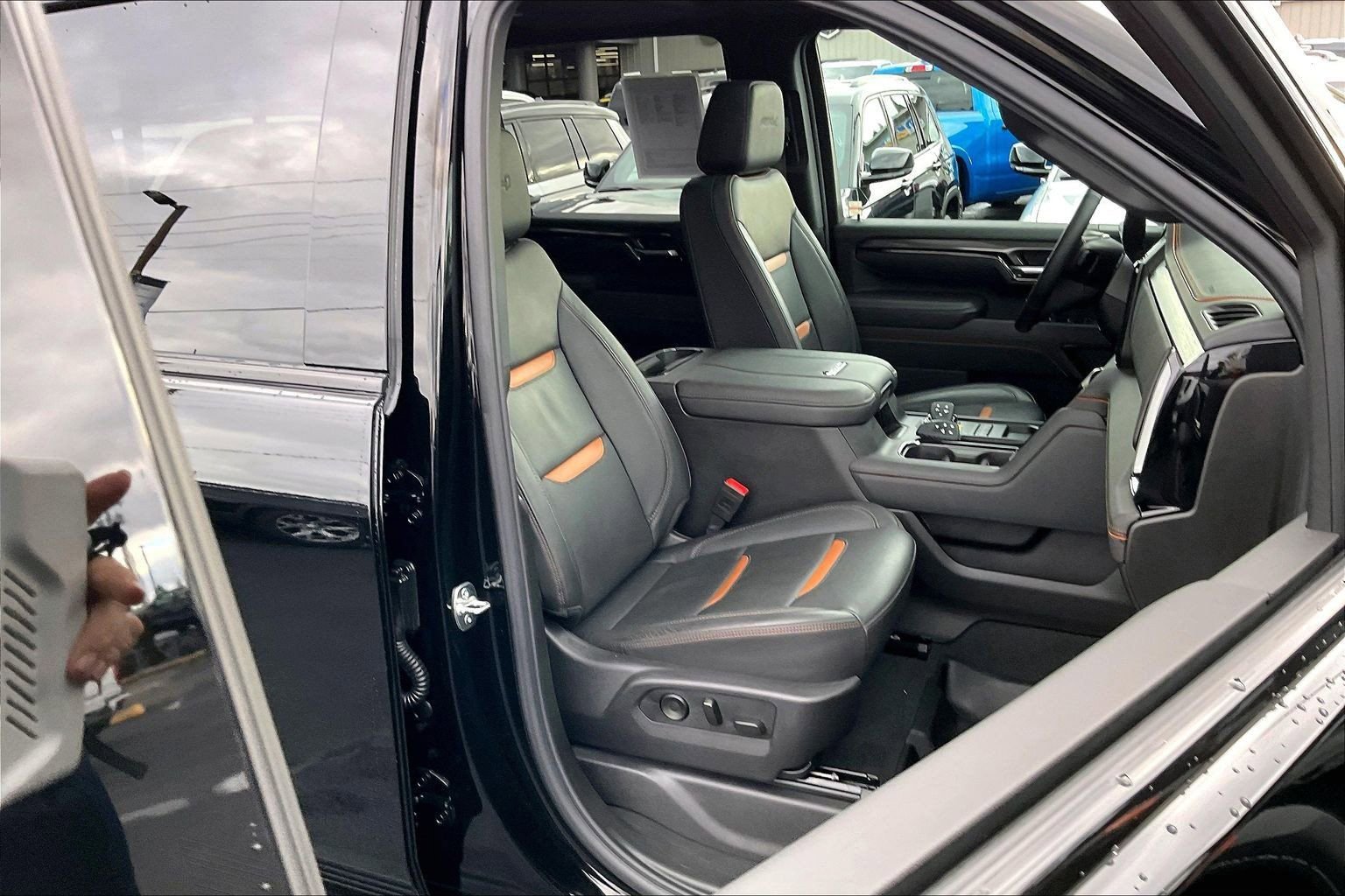 Used 2025 GMC Sierra 3500 AT4 w/ AT4 Premium Plus Package image 10