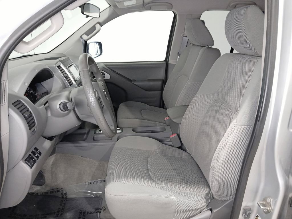 Used 2016 Nissan Frontier SV image 9