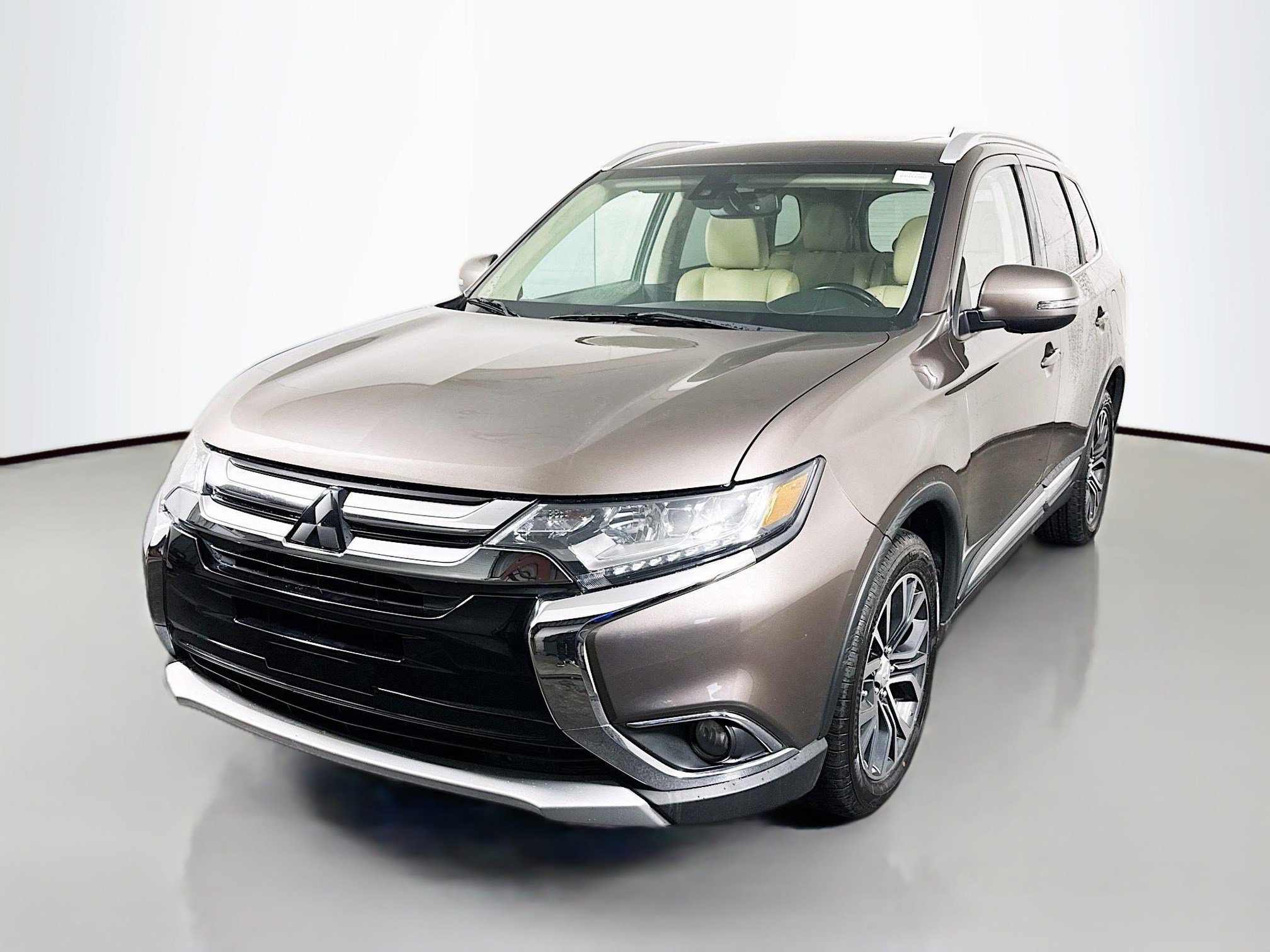 Used 2016 Mitsubishi Outlander GT AWD/4WD image 4