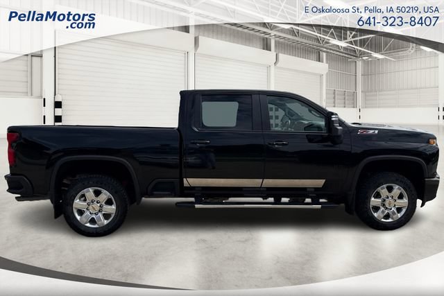 Used 2022 Chevrolet Silverado 2500 LT w/ Midnight Edition AWD/4WD image 2