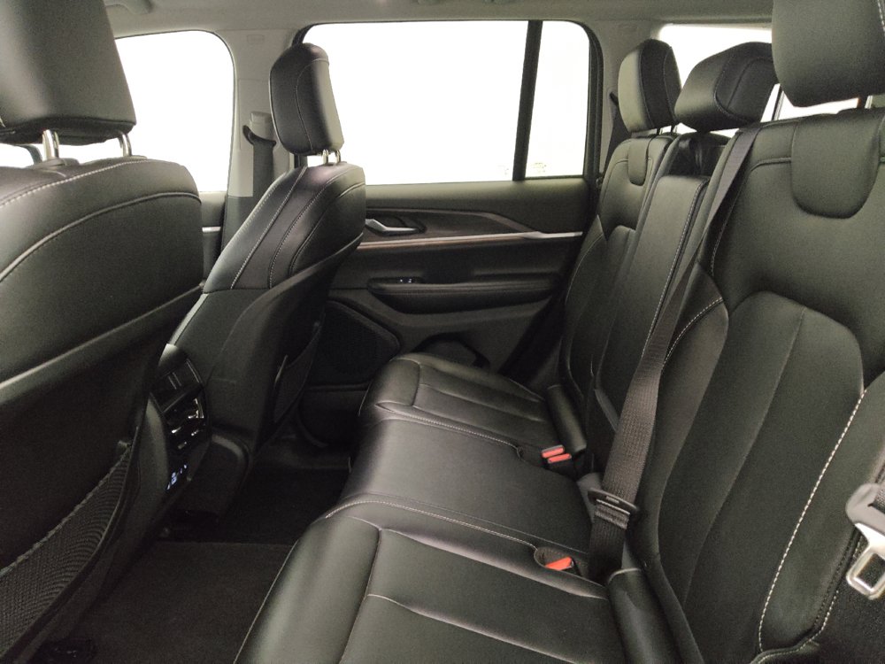 Used 2023 Jeep Grand Cherokee Limited w/ Black Appearance Package RWD image 18