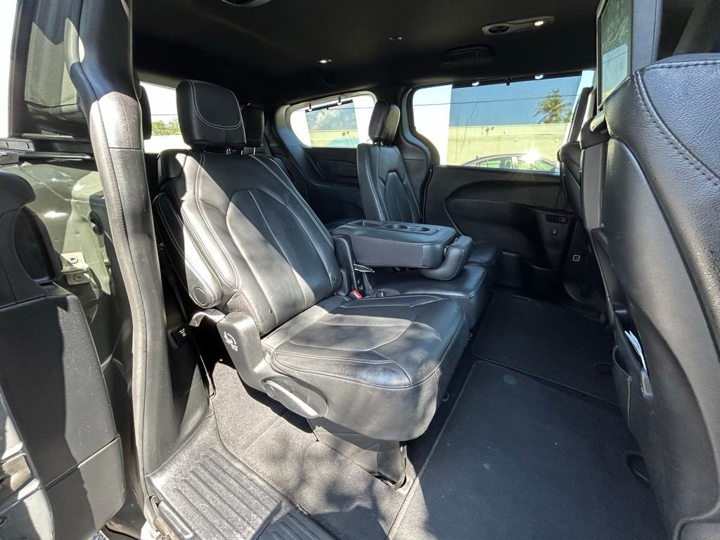 Used 2020 Chrysler Pacifica Touring-L Plus image 39