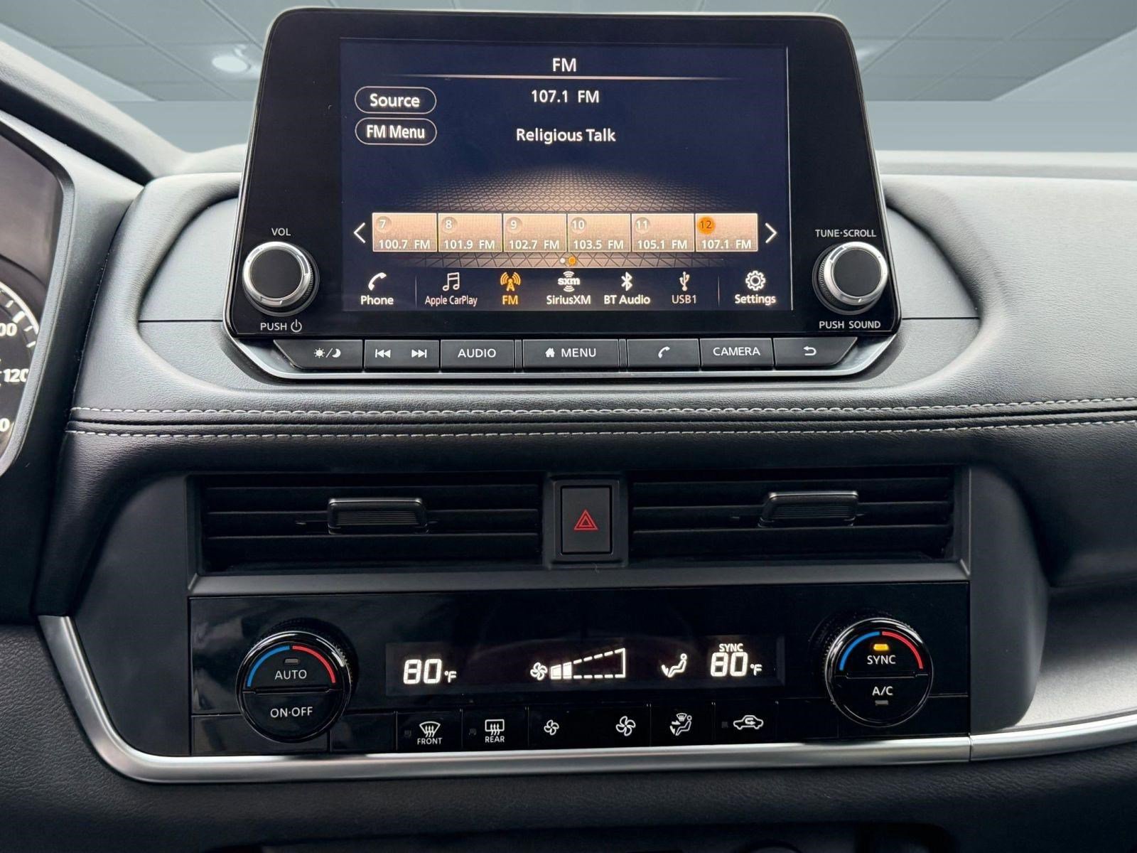 Used 2024 Nissan Rogue SV image 25