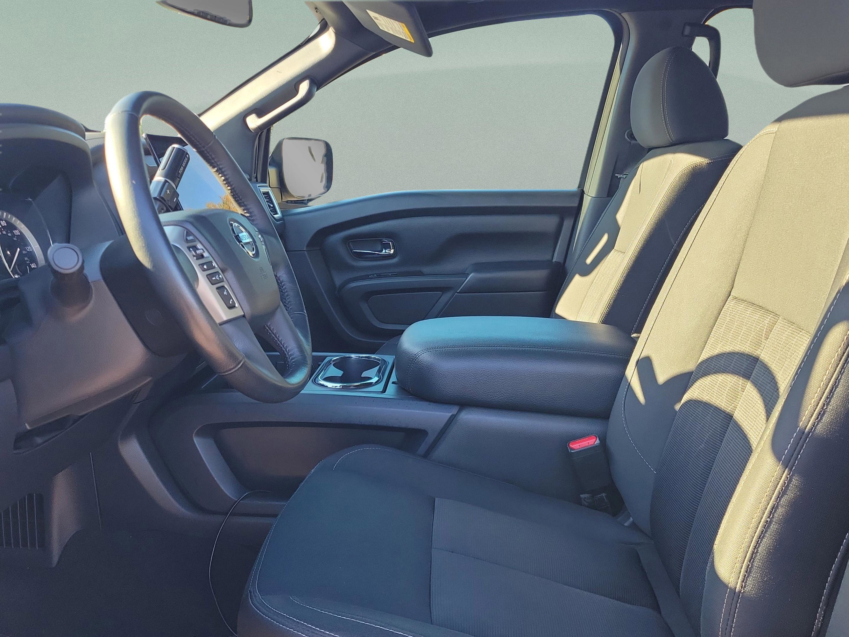 Used 2019 Nissan Titan SV w/ SV Convenience Package image 21