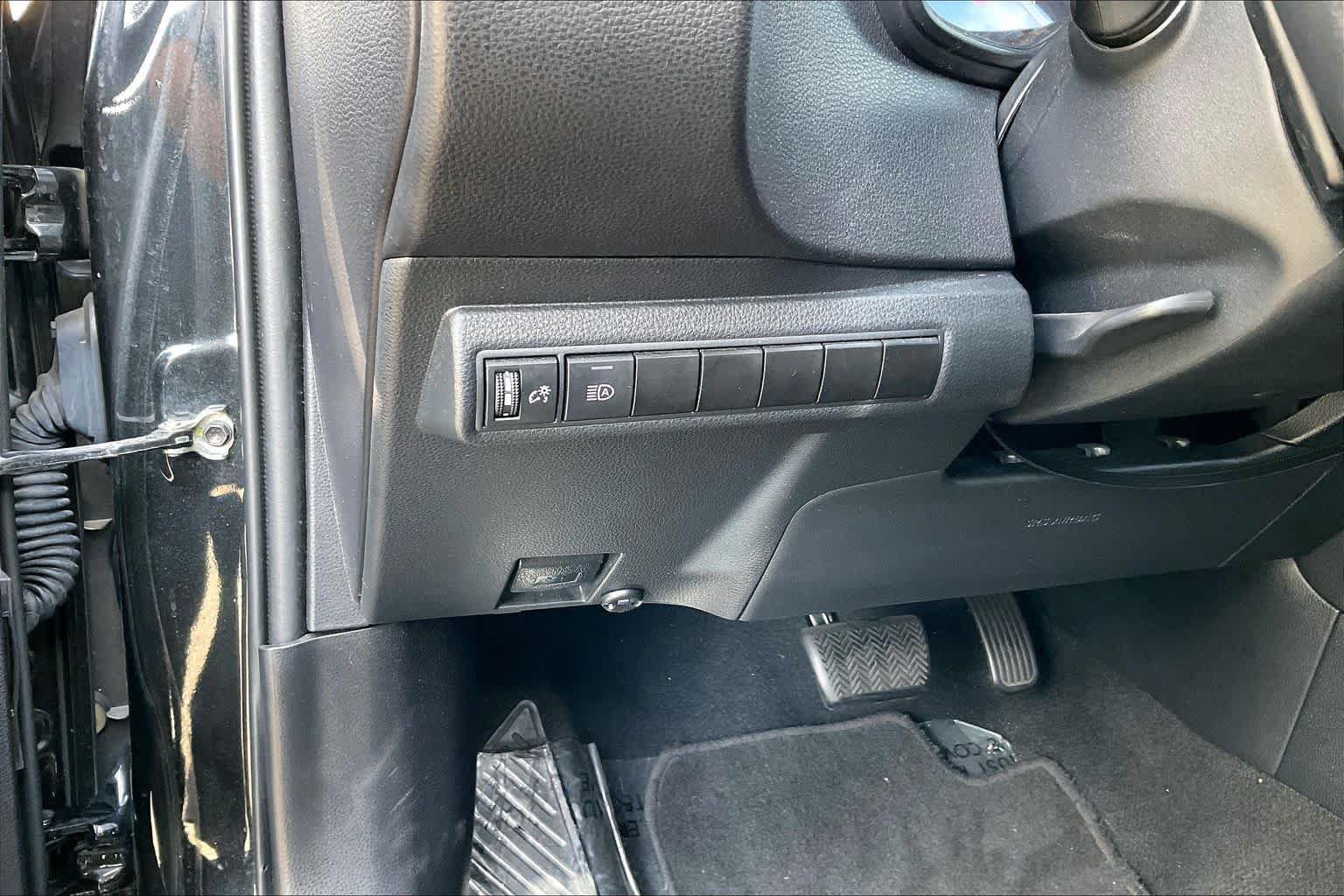 Used 2022 Toyota Corolla SE FWD image 32