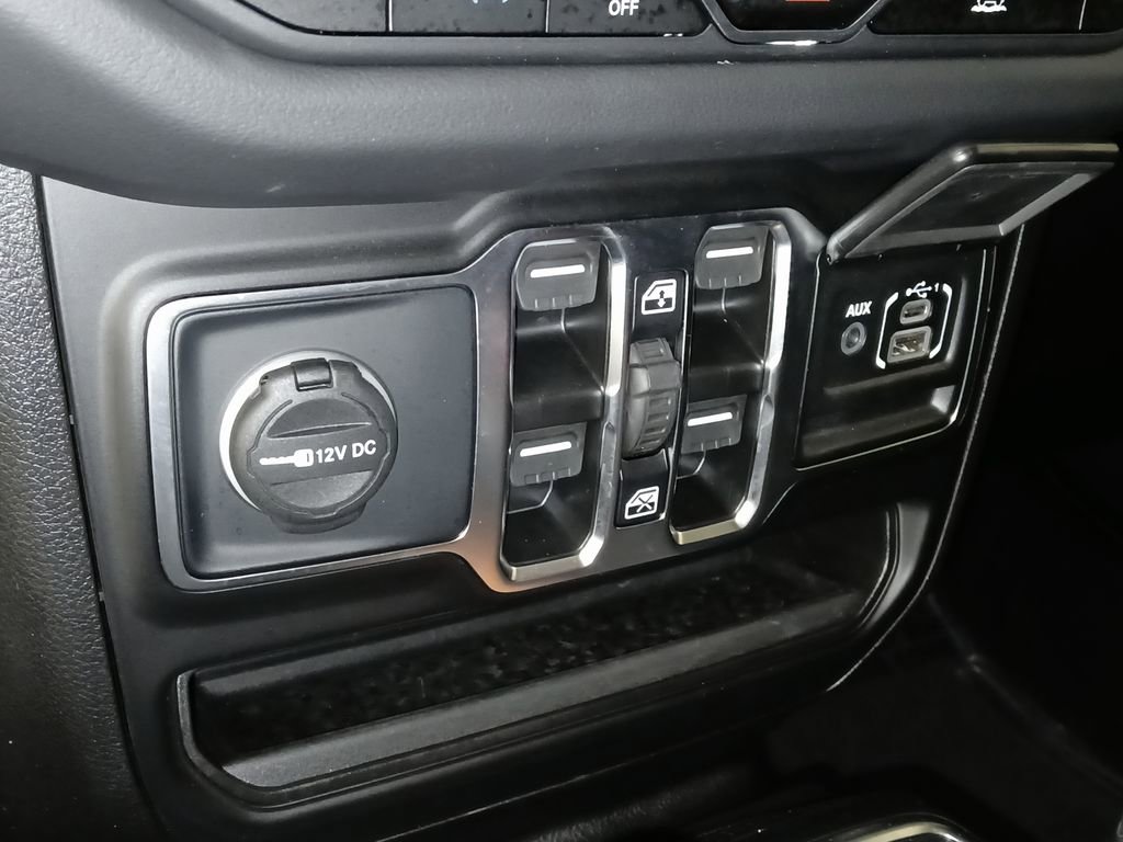 Used 2025 Jeep Wrangler Unlimited Sahara image 19