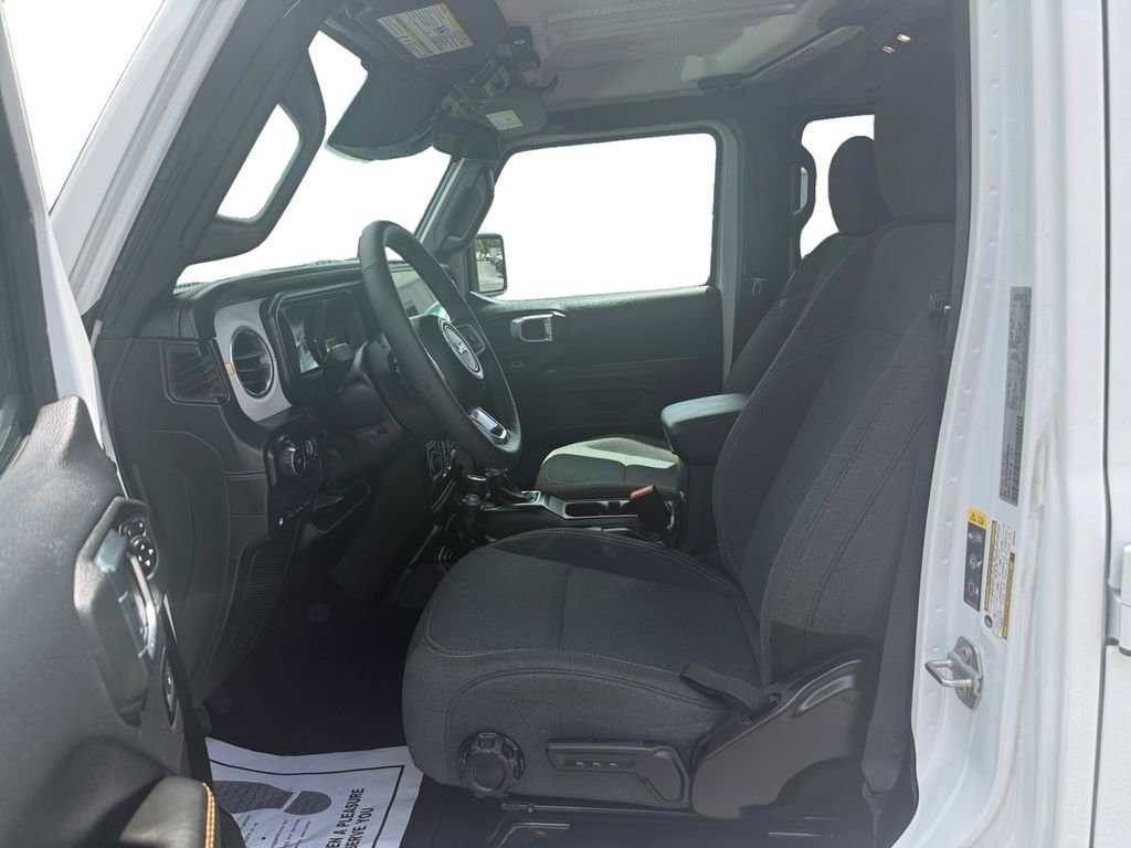 Certified 2025 Jeep Wrangler Unlimited Sahara w/ Safety Group image 9