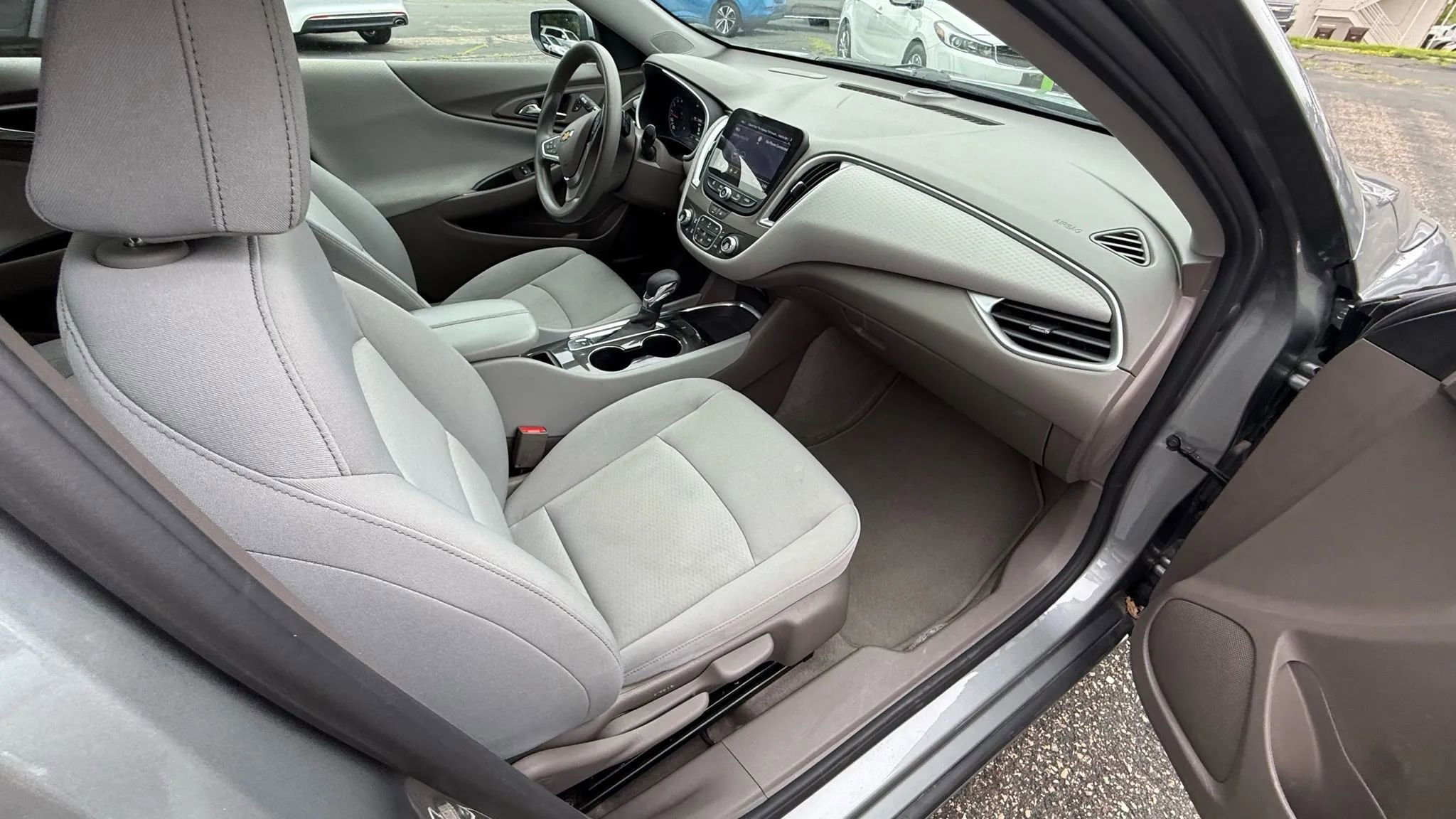 Used 2023 Chevrolet Malibu LT image 34