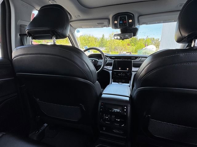 Used 2023 Jeep Grand Cherokee L Limited AWD/4WD image 15