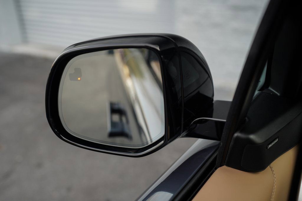 Used 2025 Land Rover Range Rover SE image 37