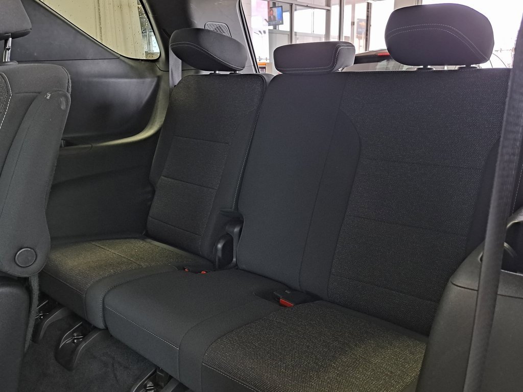 Used 2025 Chevrolet Traverse LT image 31