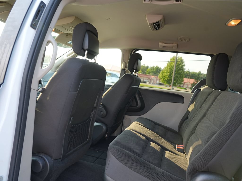 Used 2018 Dodge Grand Caravan SE w/ UConnect Hands-Free Group FWD image 18