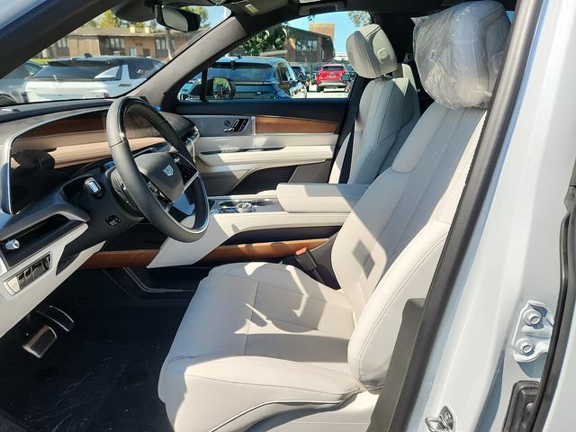 New 2027 Cadillac Vistiq Sport w/ LPO, Floor Liner Package AWD/4WD image 9