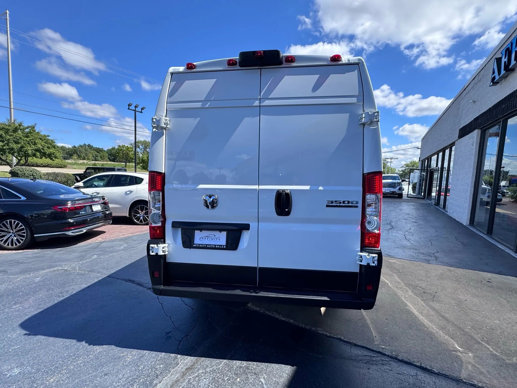 Used 2024 RAM ProMaster 3500 w/ Convenience Group FWD image 4