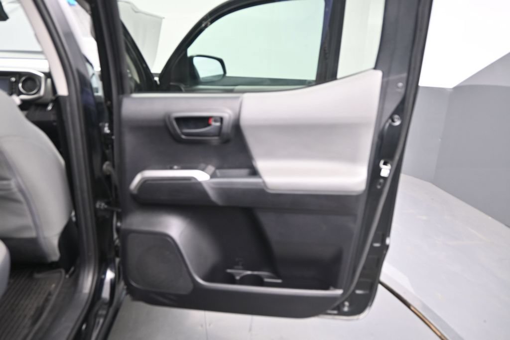 Used 2019 Toyota Tacoma SR5 RWD image 18