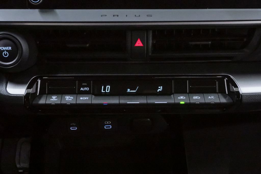 Used 2024 Toyota Prius LE FWD image 17