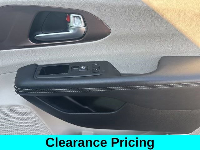 Used 2023 Chrysler Voyager LX FWD image 38
