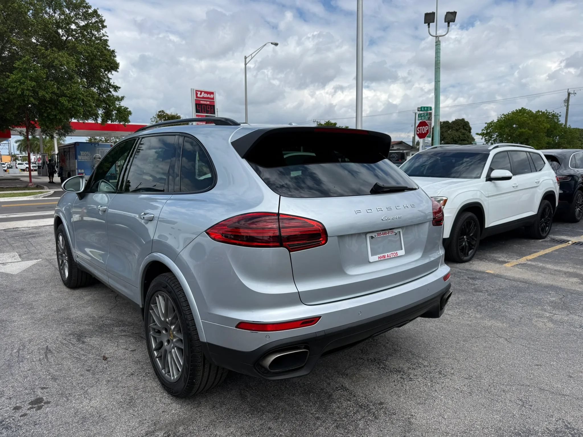 Used 2017 Porsche Cayenne Platinum Edition AWD/4WD image 8