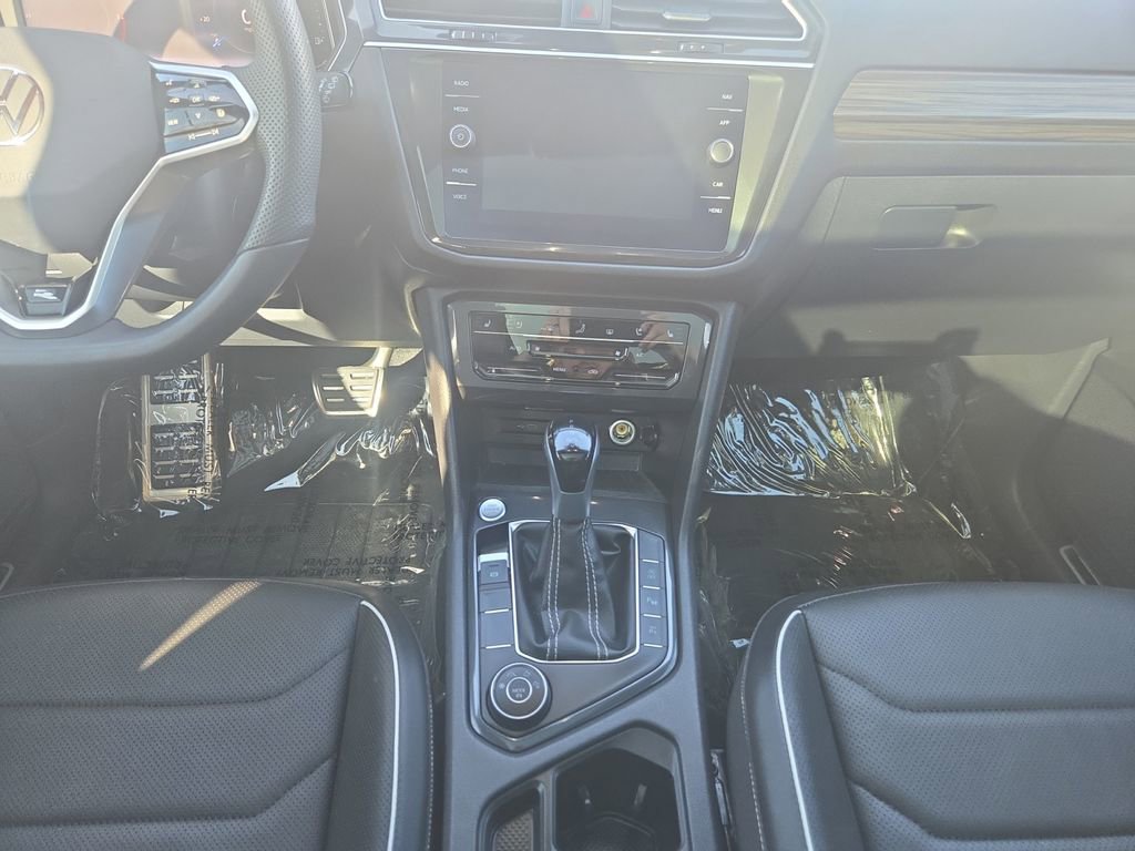 Used 2024 Volkswagen Tiguan SEL R-Line image 12