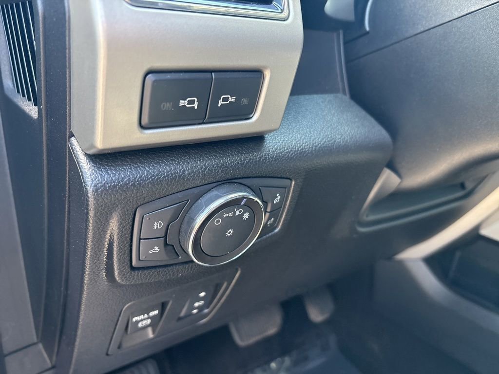 Used 2018 Ford F150 Lariat w/ Equipment Group 502A Luxury AWD/4WD image 15