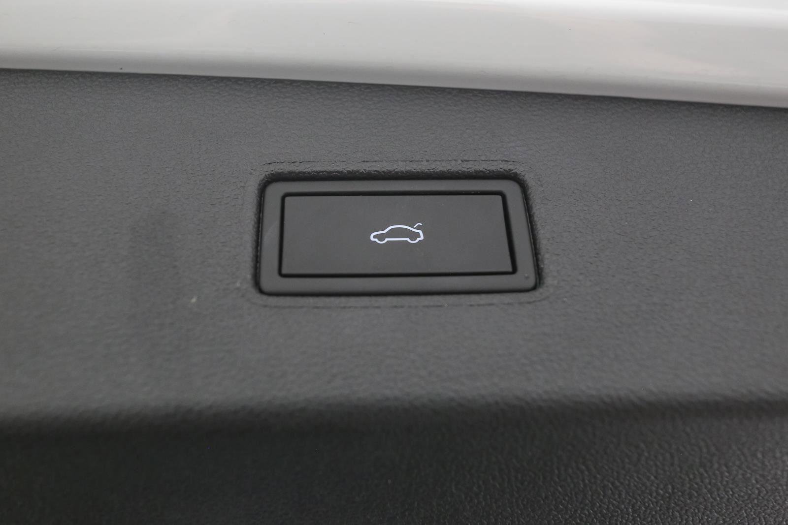 Certified 2024 Volkswagen Tiguan SE R-Line AWD/4WD image 16