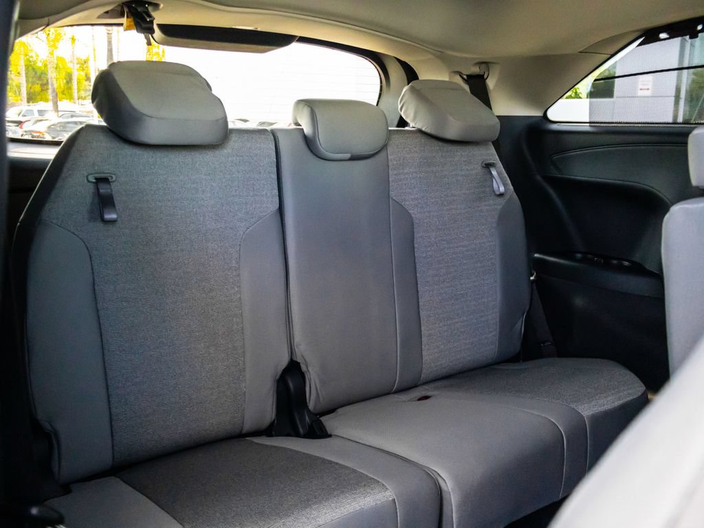 Used 2026 Toyota Sienna LE AWD/4WD image 17