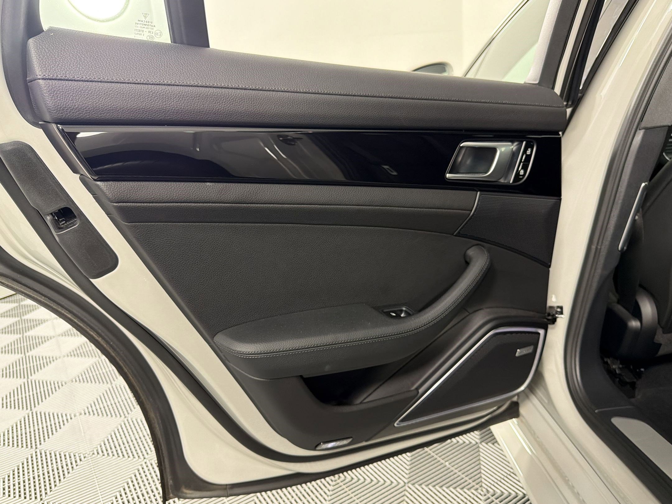 Certified 2021 Porsche Panamera 4S AWD/4WD image 15