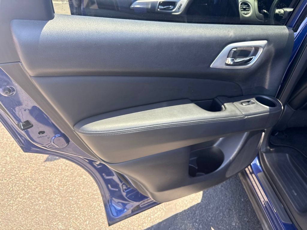 Used 2019 Nissan Pathfinder SL FWD image 21