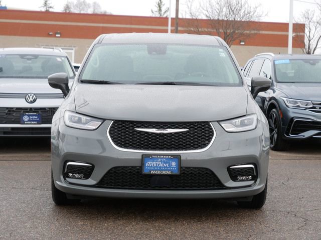 Used 2023 Chrysler Pacifica Touring-L image 2