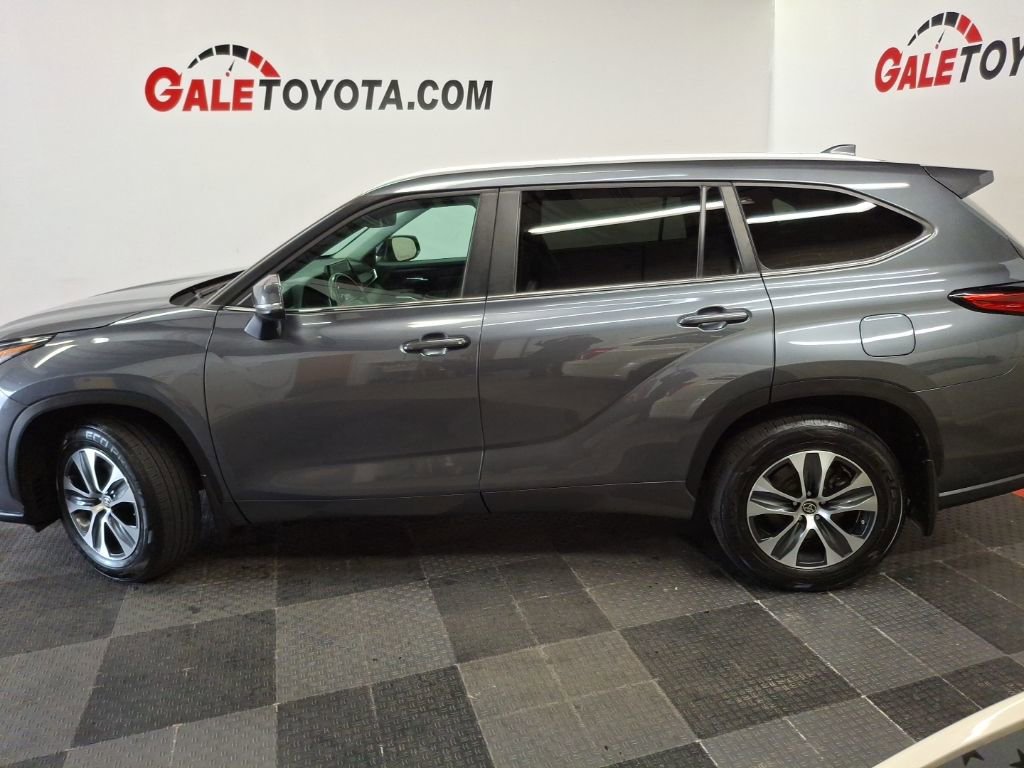 Used 2023 Toyota Highlander XLE image 8