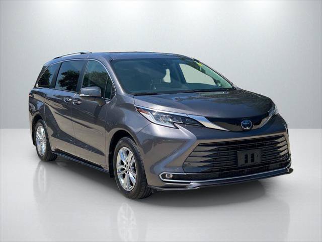 Certified 2023 Toyota Sienna Limited AWD/4WD image 3