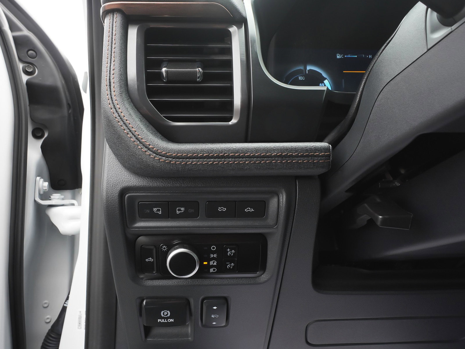 Used 2023 Ford F150 Lightning Lariat image 17