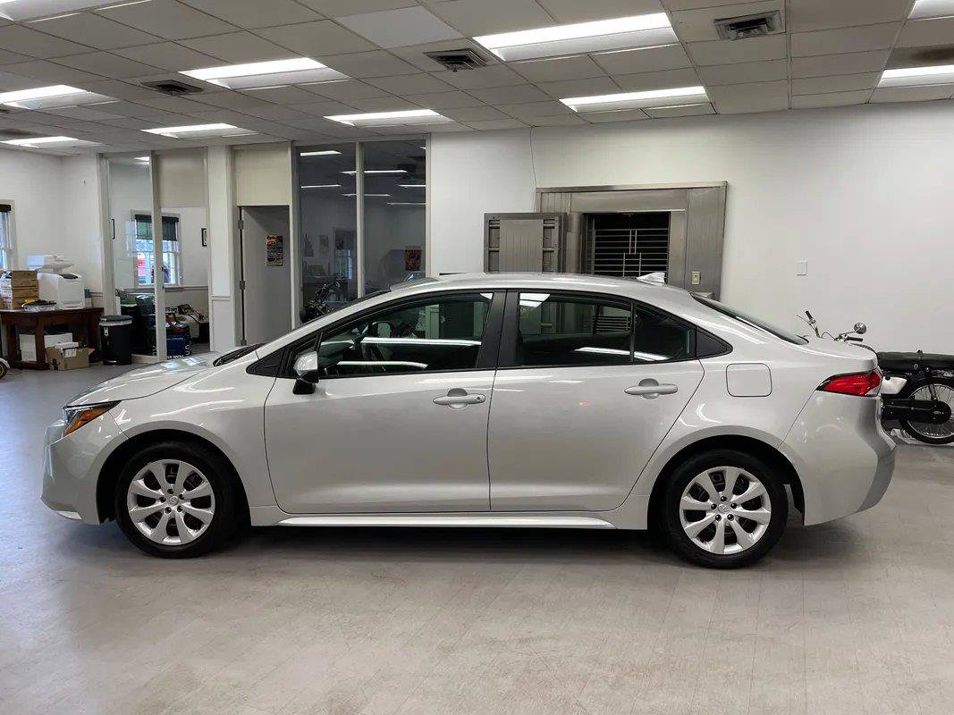 Used 2025 Toyota Corolla LE FWD image 30