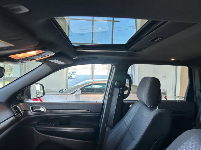 Used 2020 Jeep Grand Cherokee Laredo image 16