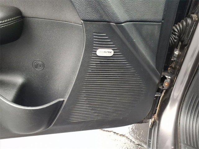 Used 2015 Dodge Challenger SXT w/ Sound Group image 10